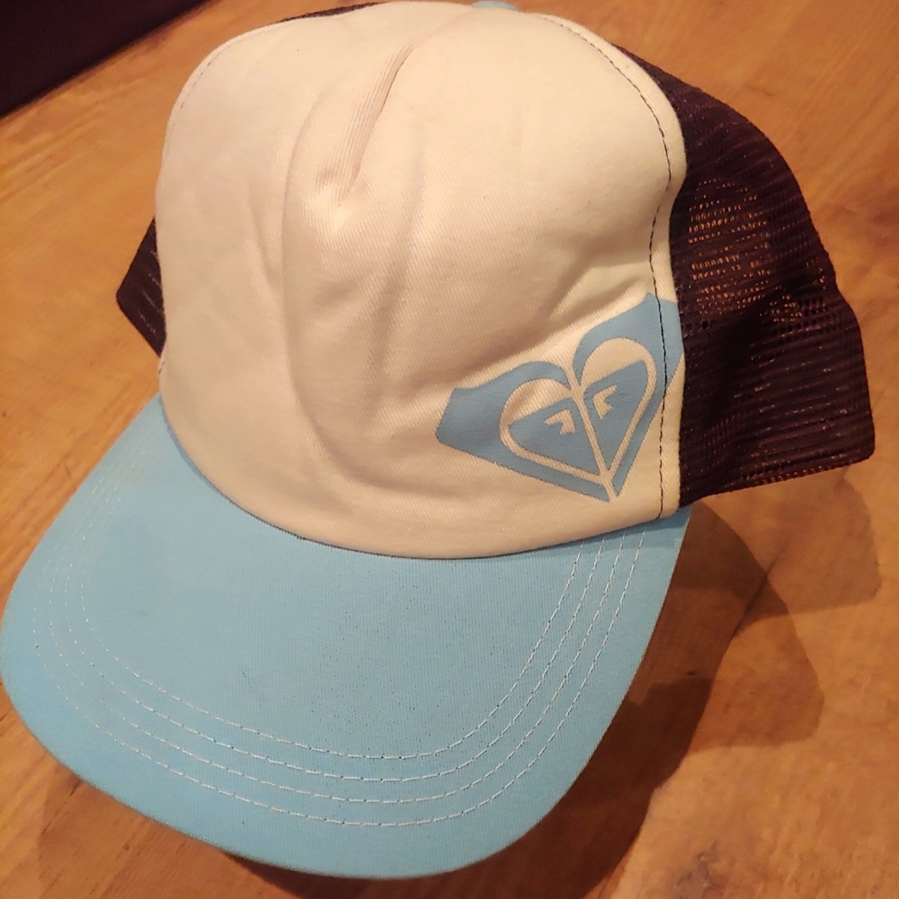 NWOT Roxy trucker hat